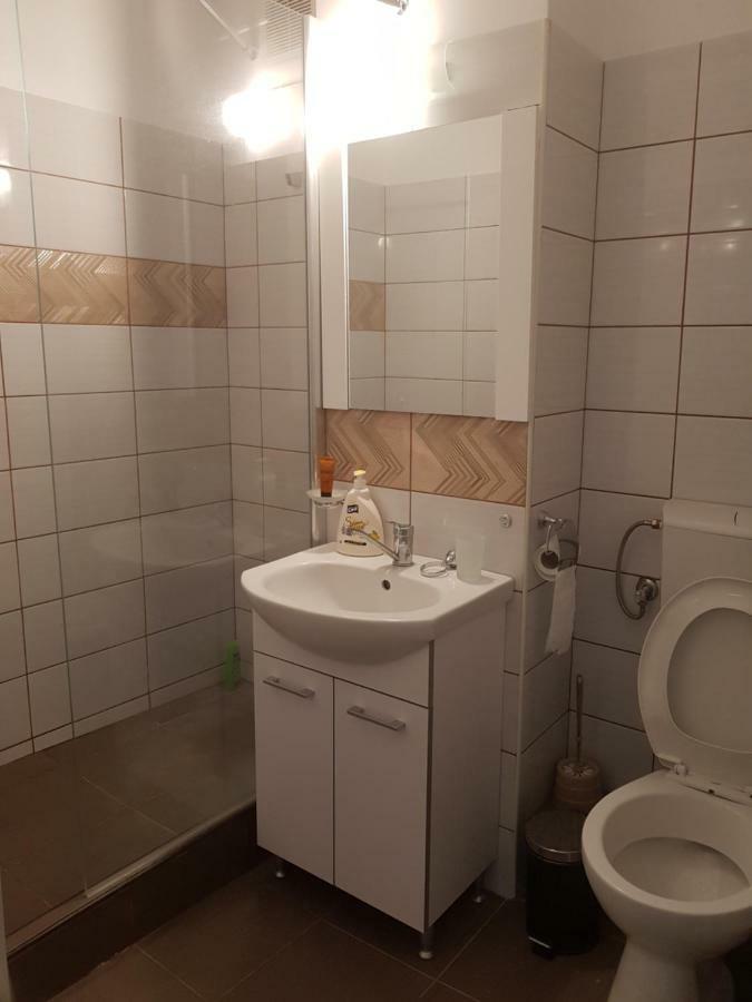 Cozy Apartment In A Quiet Area Крайова Экстерьер фото